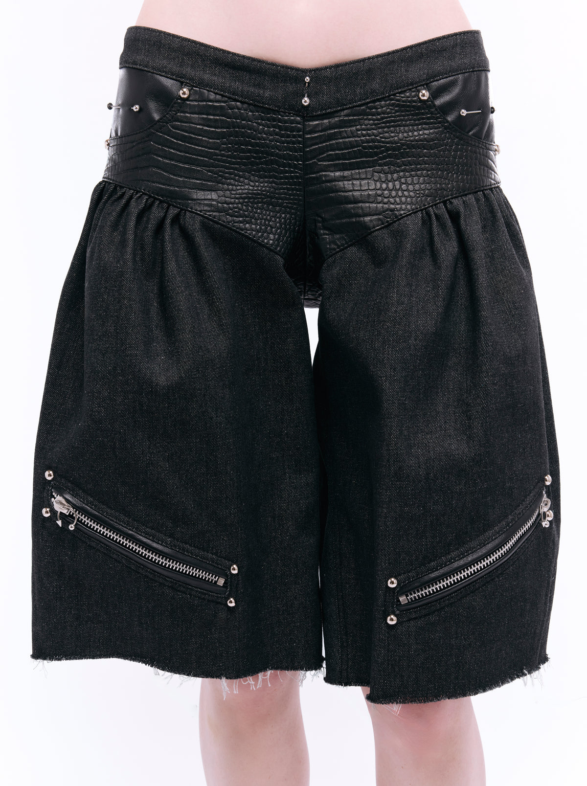 ARROW PIERCED BRIEF-CUT BERMUDAS_BLACK