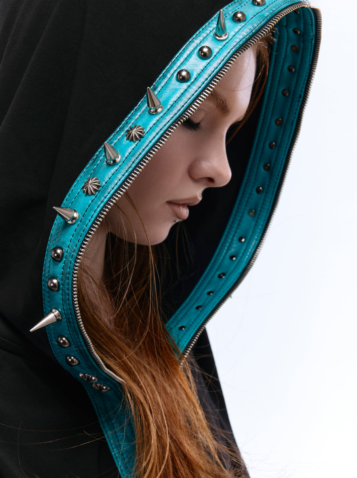 SPIKE ARCH CROPPED HOODIE_BLACK
