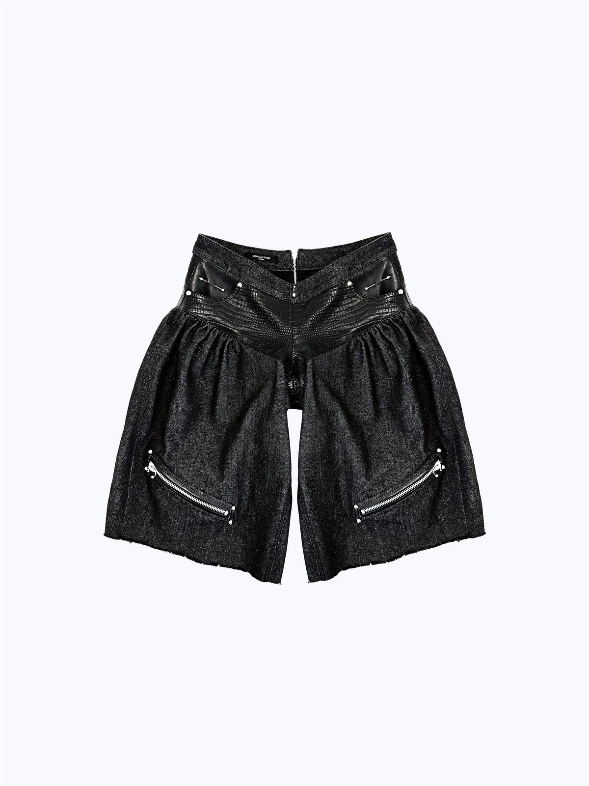 ARROW PIERCED BRIEF-CUT BERMUDAS_BLACK